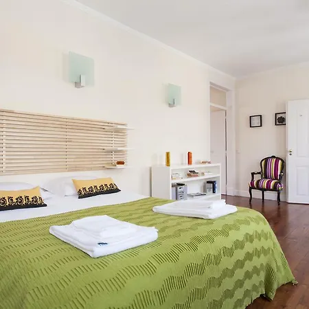 Joivy Spacious And Bright 1-bed Flat With Views In Lapa * Lisbona