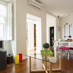 Joivy Spacious And Bright 1-bed Flat With Views In Lapa Apartman *
