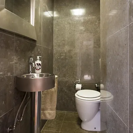 Joivy Spacious And Bright 1-Bed Flat With City Views In Lapa
