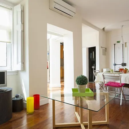 Joivy Spacious And Bright 1-Bed Flat With City Views In Lapa Apartment *