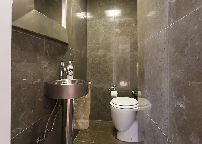 Joivy Spacious And Bright 1-bed Flat With Views In Lapa