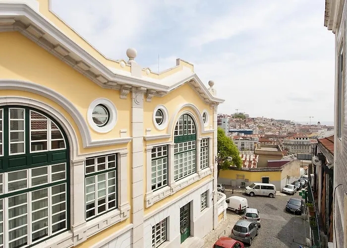 Joivy Spacious And Bright 1-bed Flat With Views In Lapa شقة *