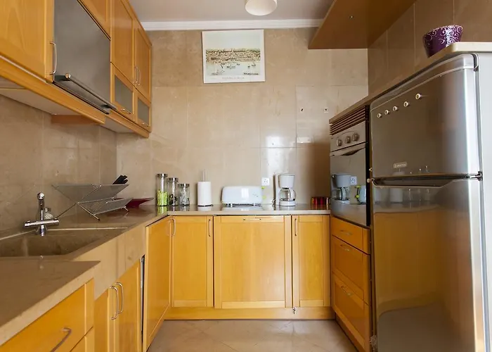 Joivy Spacious And Bright 1-bed Flat With Views In Lapa شقة Lisboa