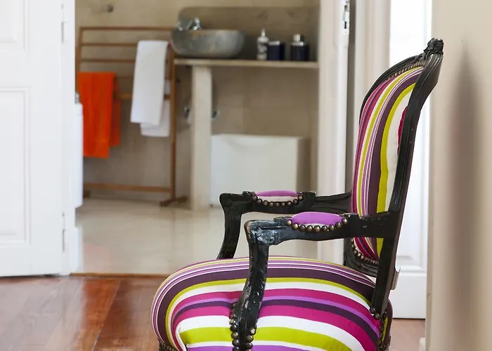 Joivy Spacious And Bright 1-bed Flat With Views In Lapa Lisboa