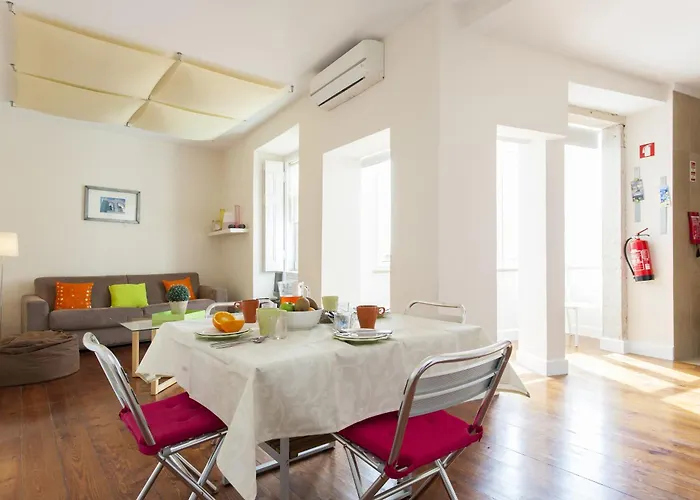 Joivy Spacious And Bright 1-bed Flat With Views In Lapa Lisboa