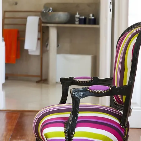 Joivy Spacious And Bright 1-bed Flat With Views In Lapa Lisboa