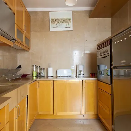 Joivy Spacious And Bright 1-bed Flat With Views In Lapa Appartamento Lisbona